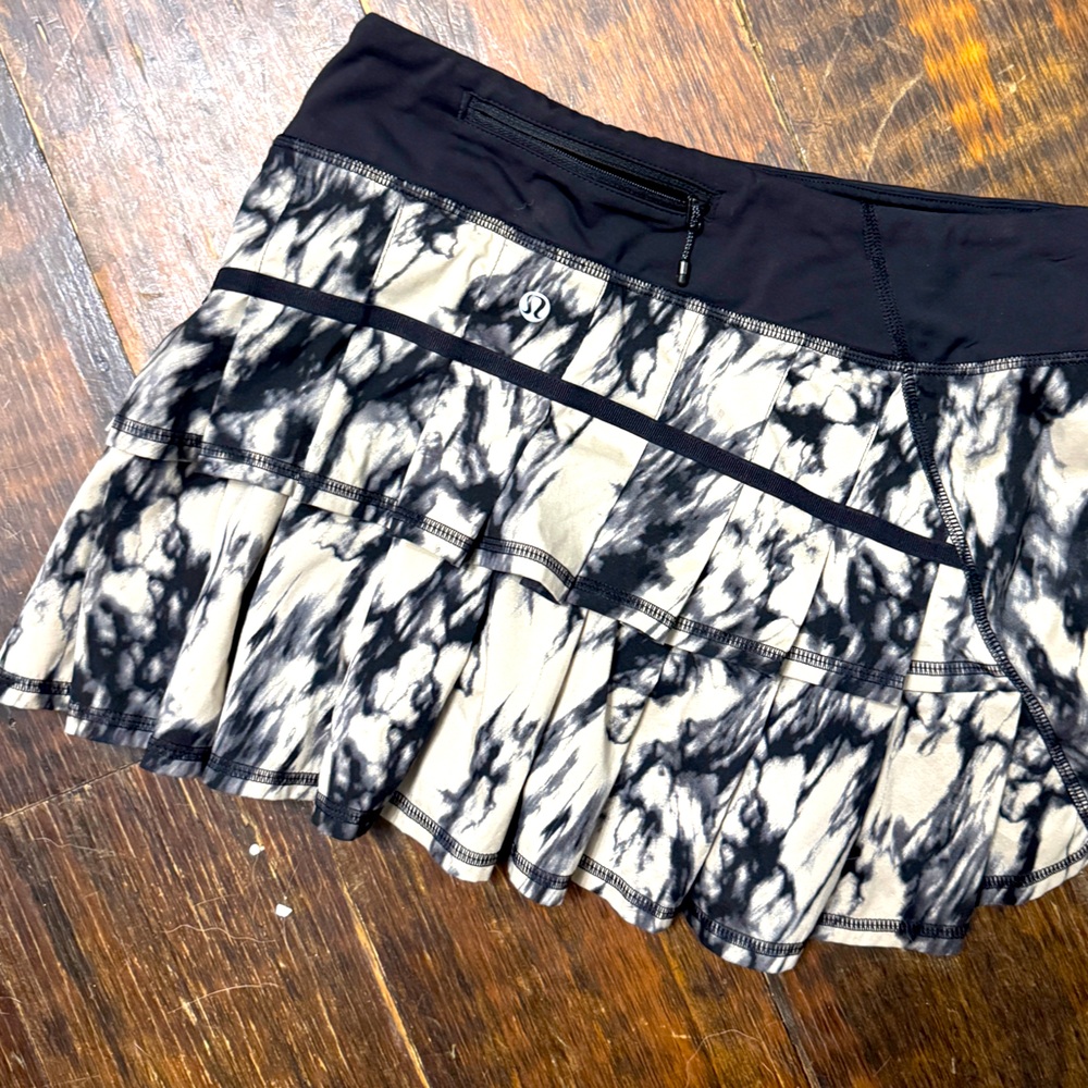 Luluemon ruffle back Pace setter skort
